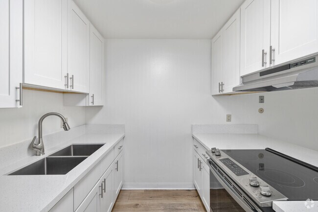 2 habitaciones, 2 baños - 1015 pies cuadrados - Cocina - Anniversary Apartments *First Month Free*