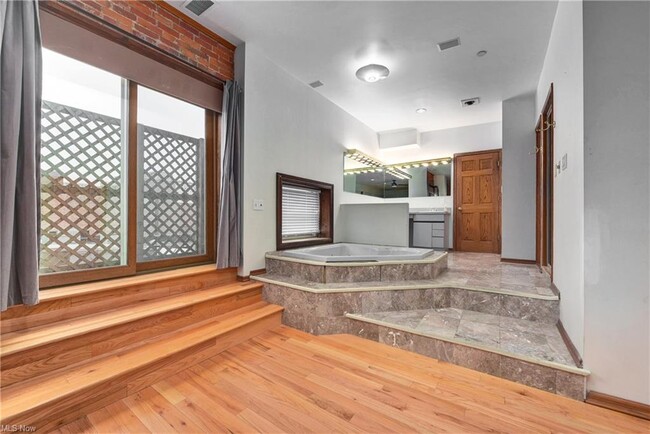 Building Photo - 408 W St Clair Ave