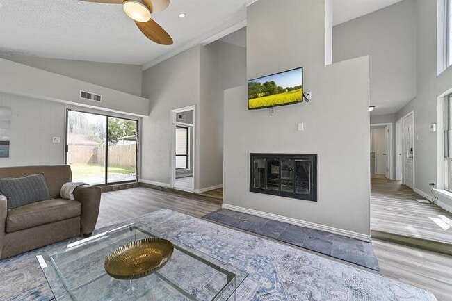 Building Photo - 5116 Pensacola Dr