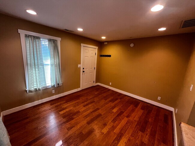 Foto del edificio - Downtown Bremerton Charmer