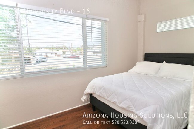 Foto del edificio - 2 Bedroom 1 Bath Close to 4th Ave and Down...