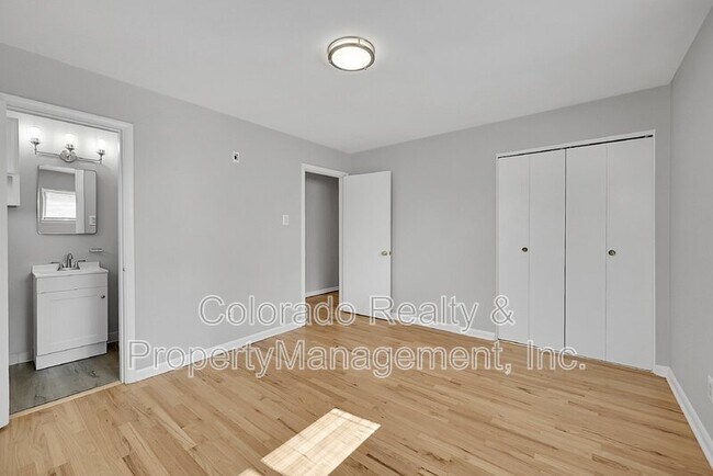 Foto del edificio - 861 S Holly St