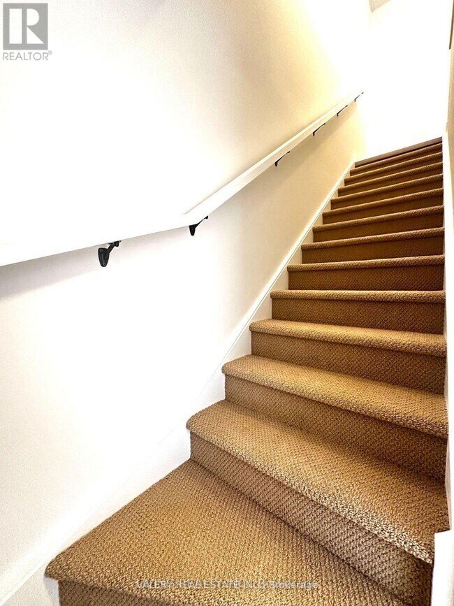 Building Photo - 99 Roger St