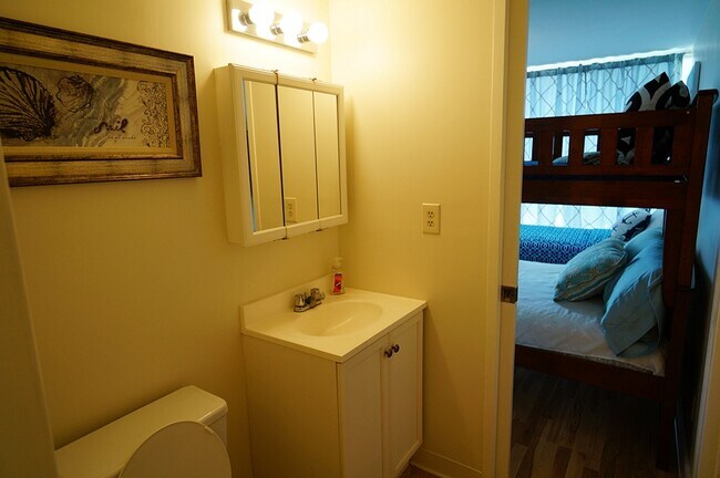 BAÑO - 1624 Kanunu St