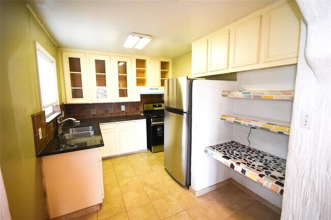 Foto del edificio - 1106 Stude St