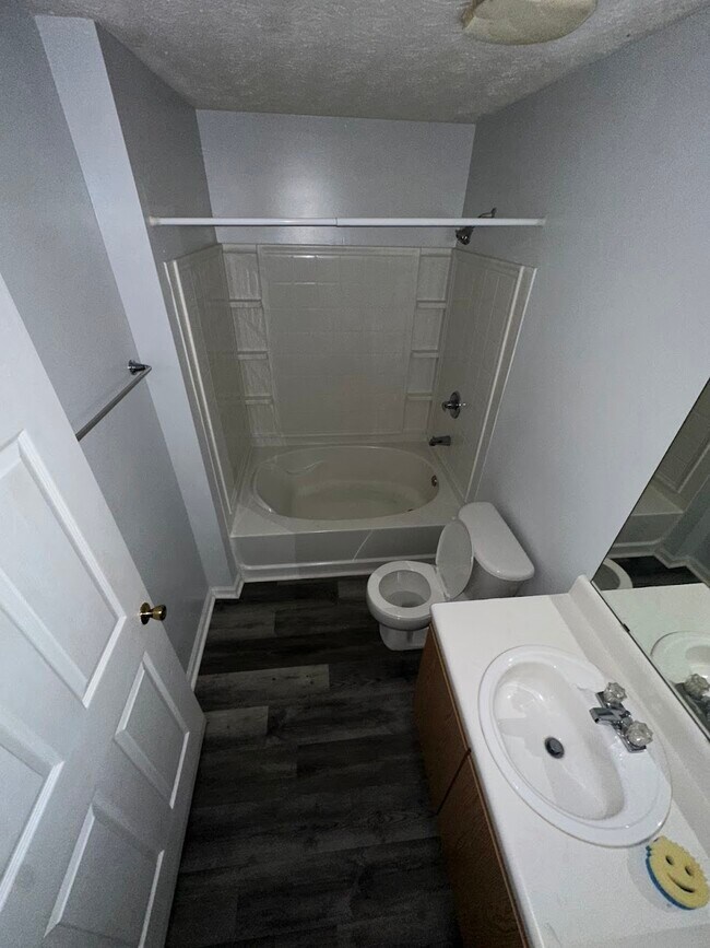 Foto del edificio - 2303 Waldrop Pl