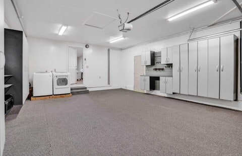 Foto del edificio - 284 Goldenrain Ave