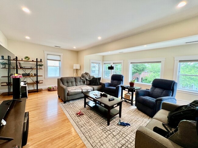 Building Photo - 70 Edenfield Ave