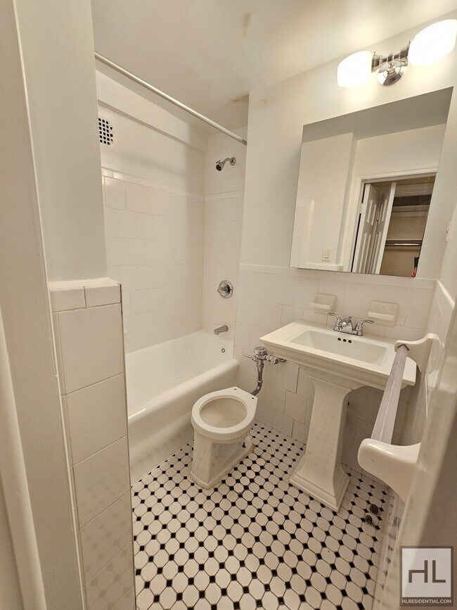 Building Photo - Studio Apartment in West Village | 2nd Flo...