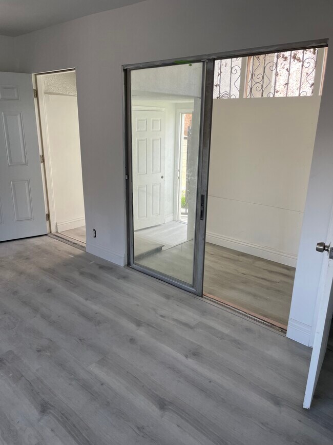 Photo - 5447 Blackwelder St Apartments