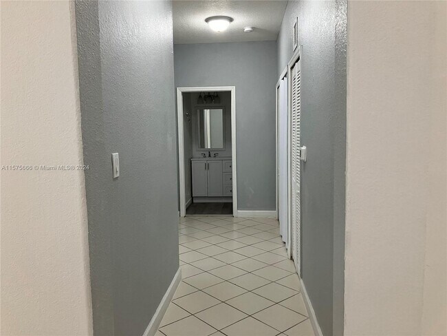 Building Photo - 1661 Southeast 28th Street Apt #107, Homes...