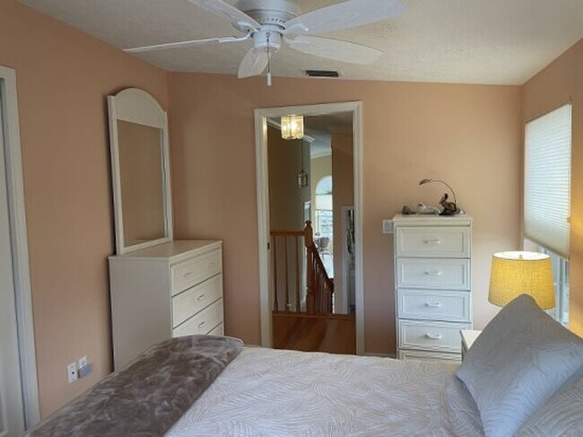 Foto del edificio - 338 Nettles Blvd