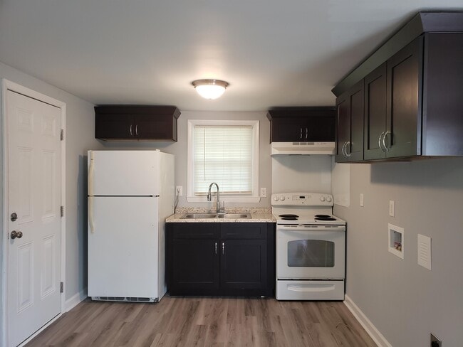 Building Photo - 823 McNeil St