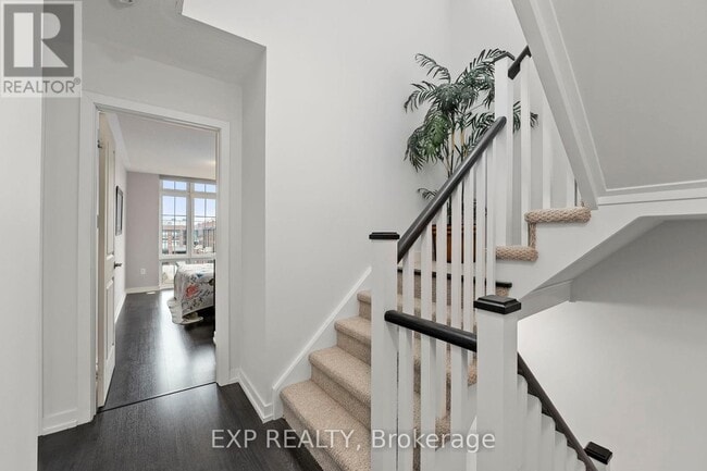 Building Photo - 2-302 Linsmore Pl
