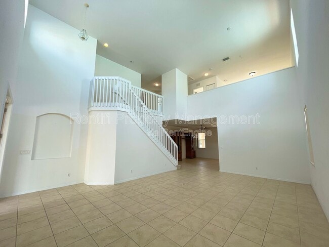 Building Photo - 17038 Tremont St