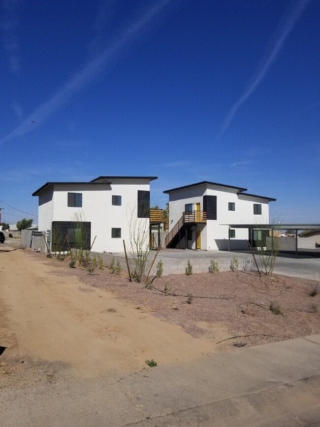 Building Photo - 813 E Siesta Dr