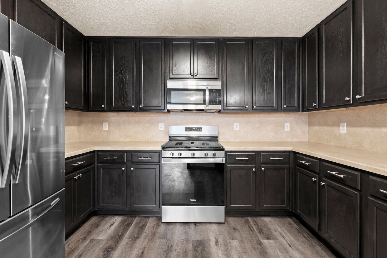 Primary Photo - Spacious 5-Bedroom Rental with Modern Appl...