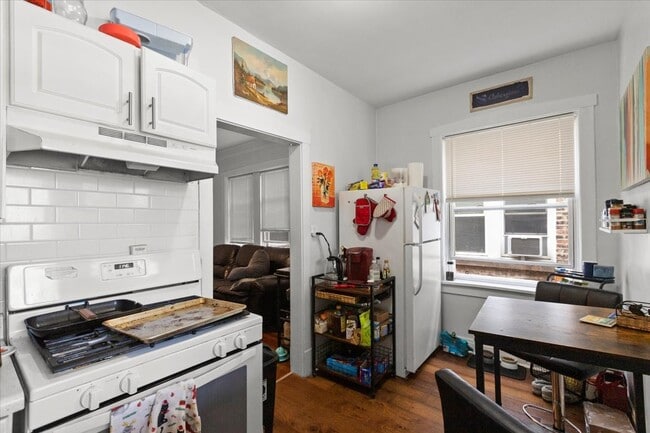 Building Photo - 444 W Arlington Pl
