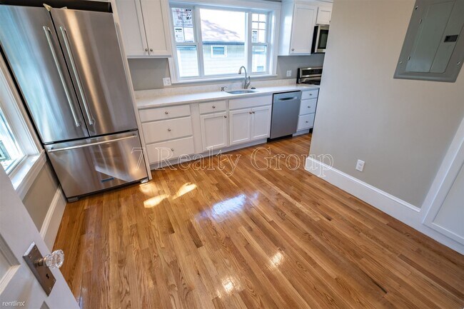 Building Photo - 3 br, 2 bath Apartment - 30 Daniels St
