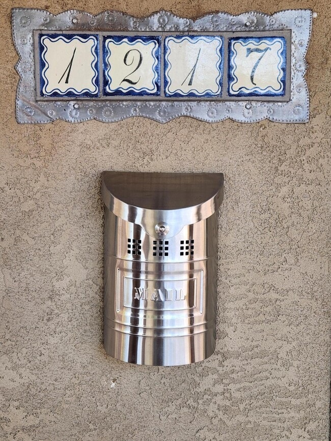 Building Photo - 1217 Girard Blvd NE