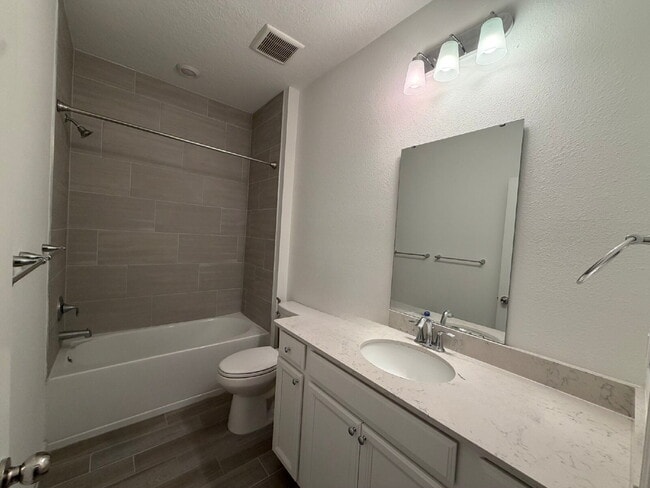 Foto del edificio - Highland Chase 3-Car Garage