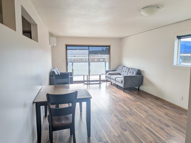 Building Photo - 46909 Yale Rd