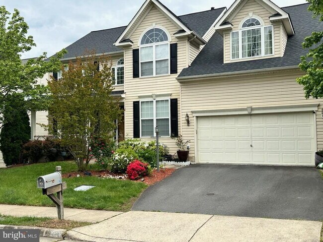 Foto del edificio - Elegant Colonial Near Parks, Shopping, and Commuter Routes