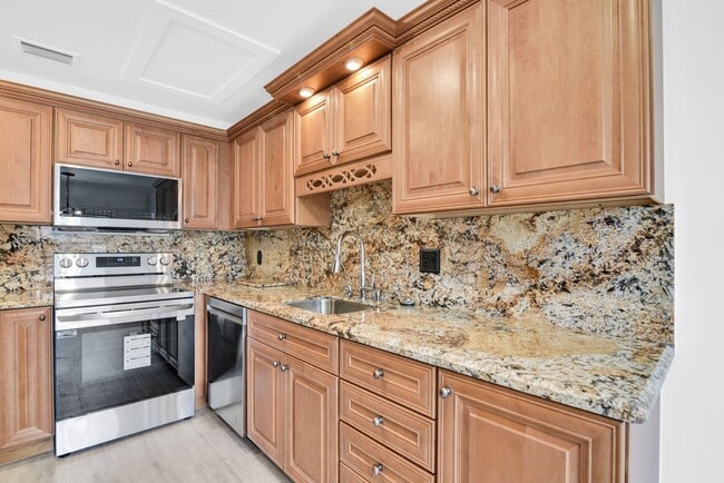 Building Photo - 8807 Bella Vista Dr