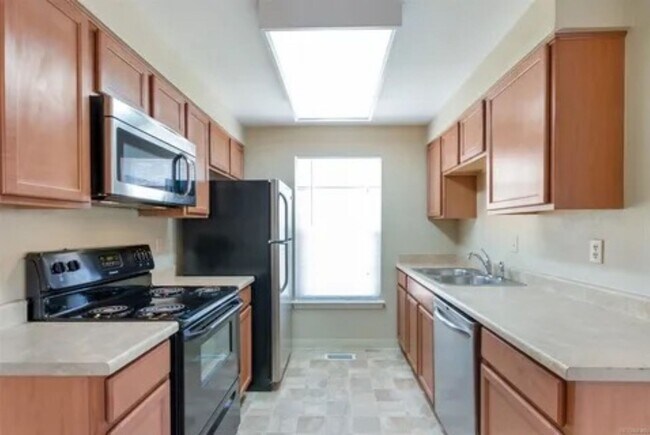 Foto del edificio - Spacious Updated Ranch Style Condo
