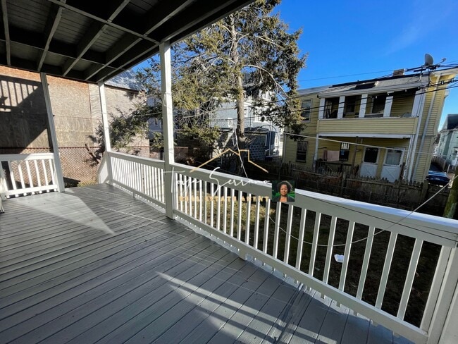 Building Photo - 68 Bellevue St