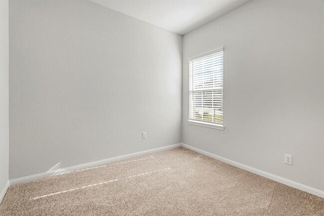 Building Photo - 8210 Sunberry Shadow Dr