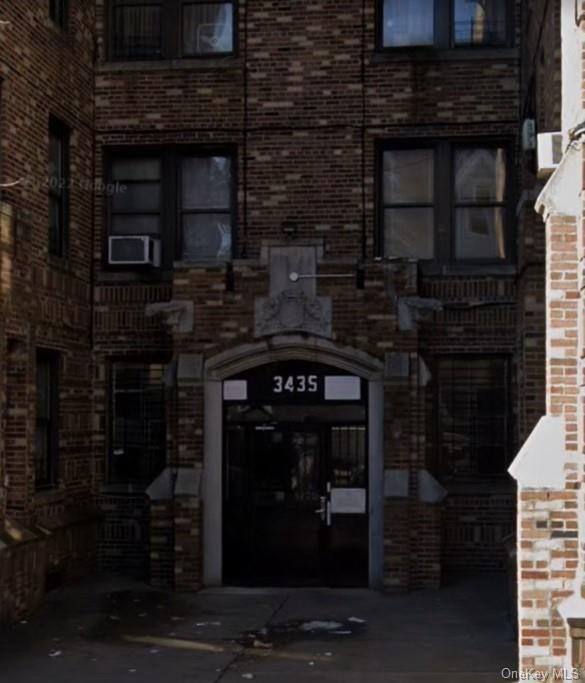 Primary Photo - 3435 Olinville Ave
