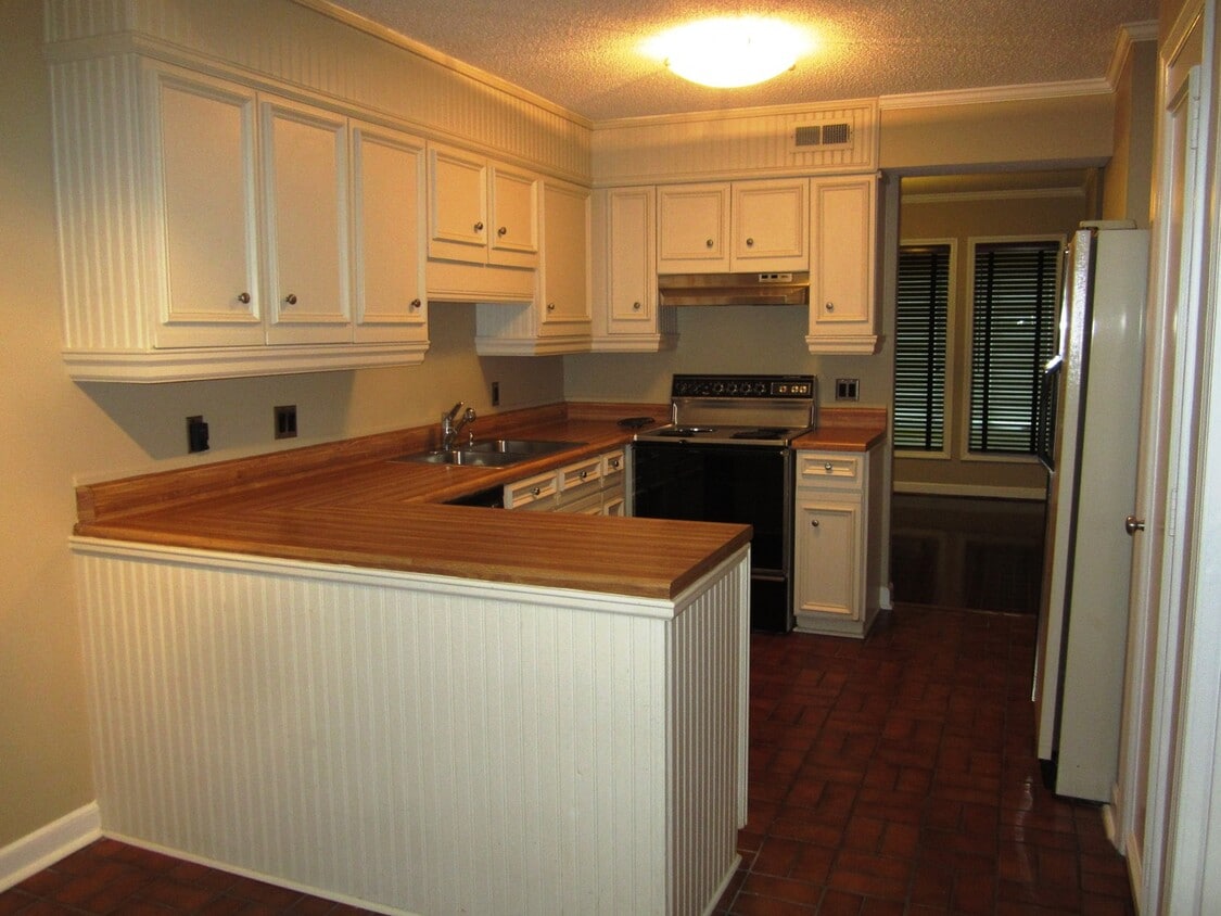 Primary Photo - Perfect 2 bed 2.5 bath Lindley Park area T...