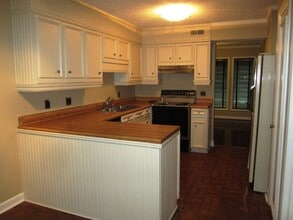 Building Photo - 306-D S Lindell Rd