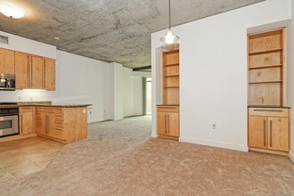 Building Photo - 801 Ash St