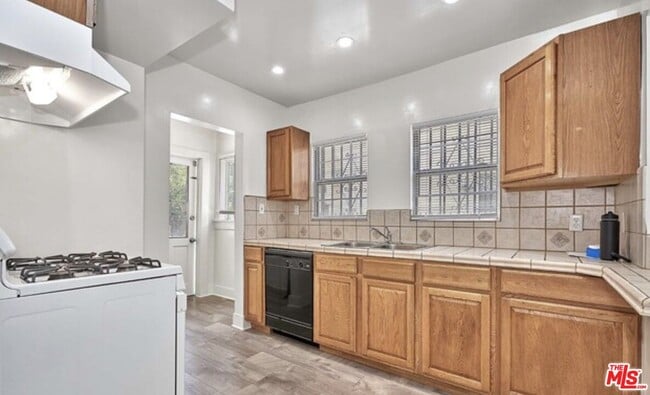 Building Photo - 734 S Gramercy Pl