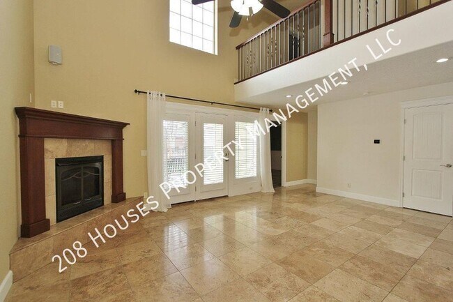 Building Photo - Immaculate Townhouse in Pepperwood Estates
