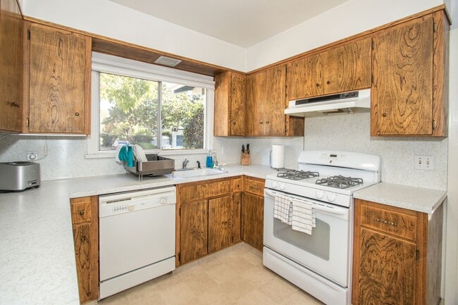 Foto del edificio - Charming Bungalow in Desirable Community Center Neighborhood!