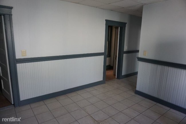 Building Photo - 584 W Boylston St
