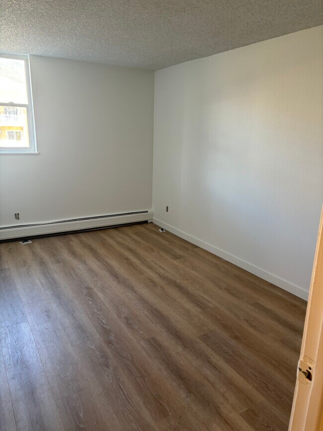 Dormitorio - 501 Golden Cir