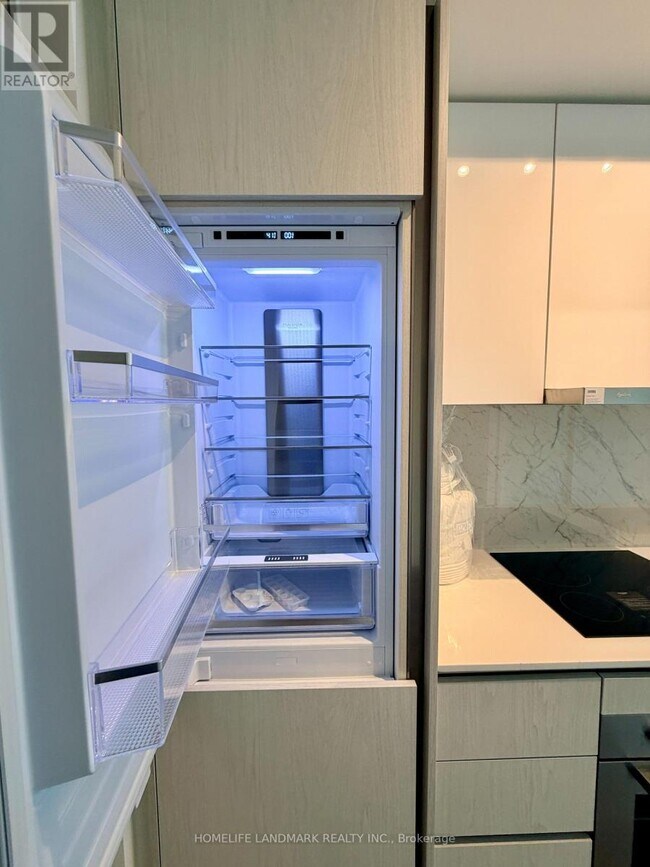 Photo du bâtiment - 180 Front St E