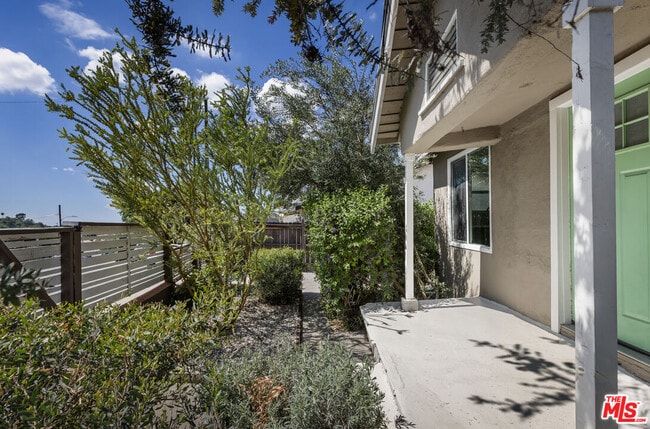 Foto del edificio - 1562 Attridge Ave