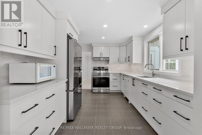 Building Photo - 19 Rockfield Crescent