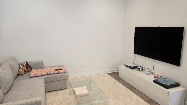 Foto del edificio - 2456 E Encanto Pso