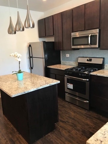 Foto del edificio - 3943 W Addison St