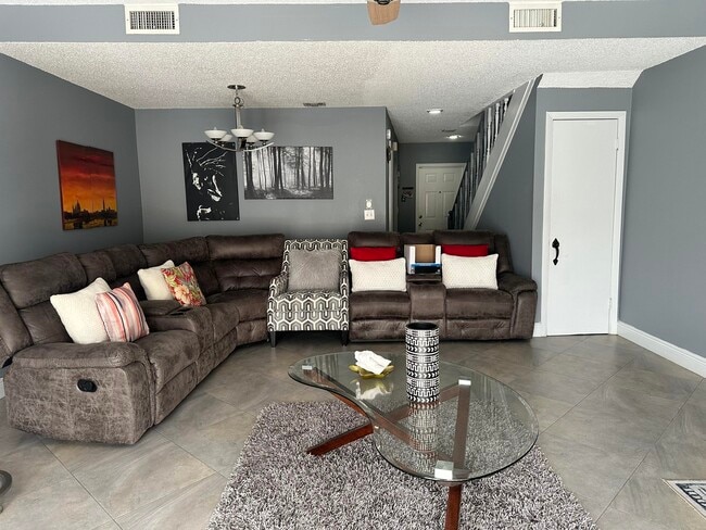 Building Photo - 12737 Westhampton Cir