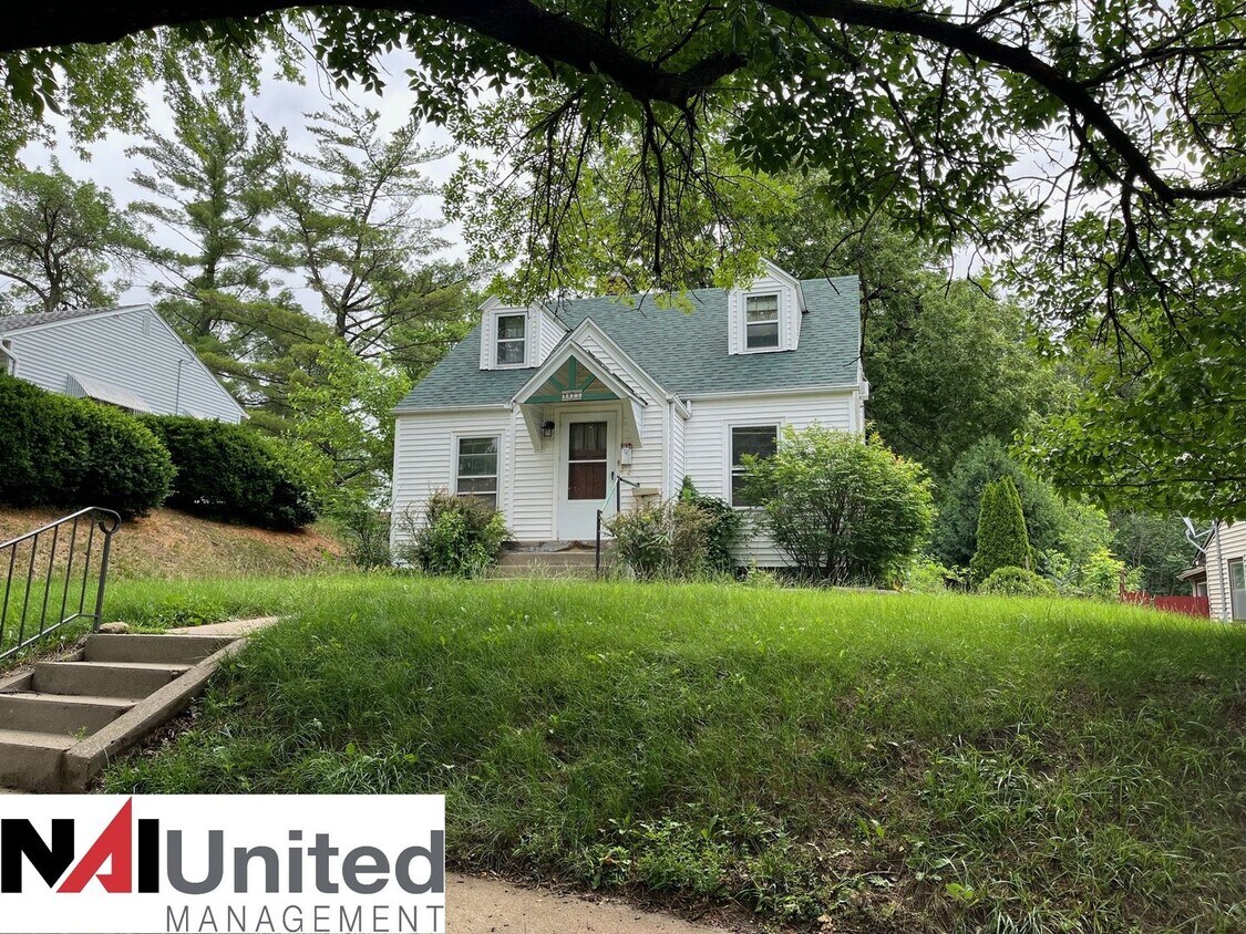 Foto principal - Three bedroom, one bathroom home for rent