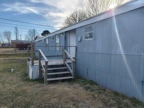 Building Photo - 814 S Kern Ave