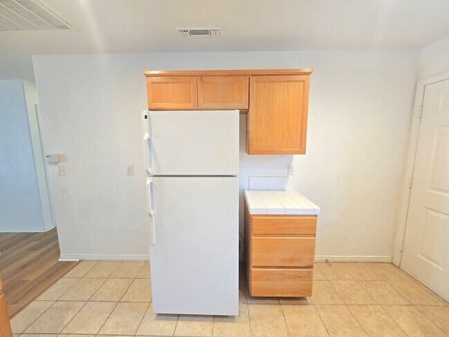 Foto del edificio - 9300 Holly Ave