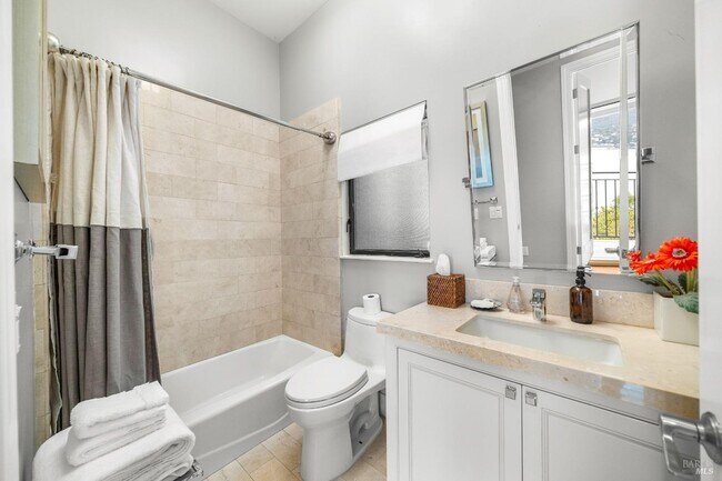 Foto del edificio - 30 Eucalyptus Rd